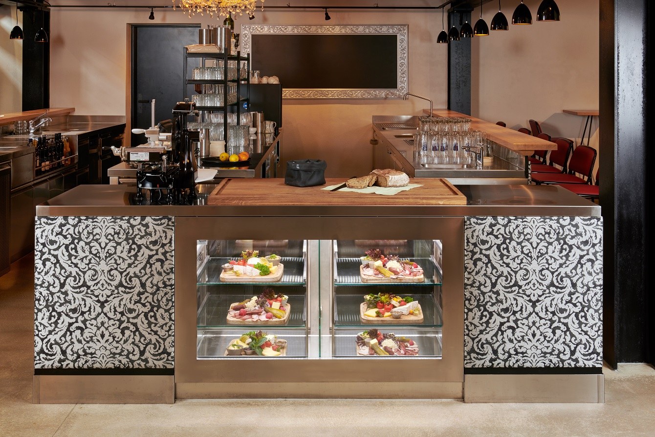 Theke der Bar N°1 mit Vitrine für Catering